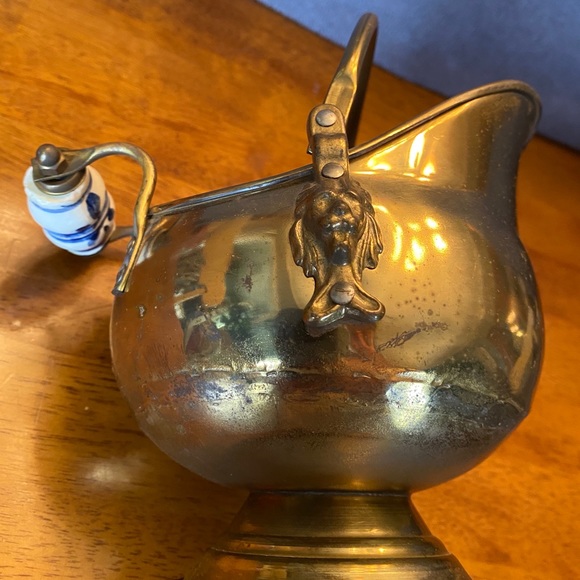 **SOLD**SOLD**SOLD**SOLD**Vintage brass coal ash scuttle, fireplace bucket - Picture 8 of 11